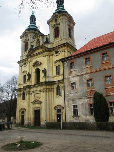 Dolní Ročov - kostel a klášter.