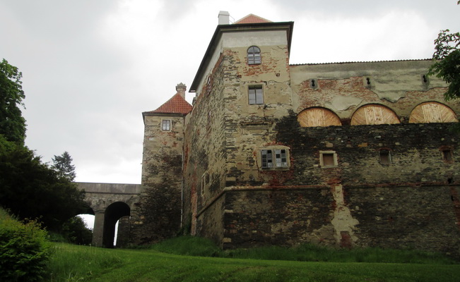 Horšovský Týn - budova na zadním zámeckém dvorku.