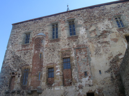 Palác na hradě Točníku.